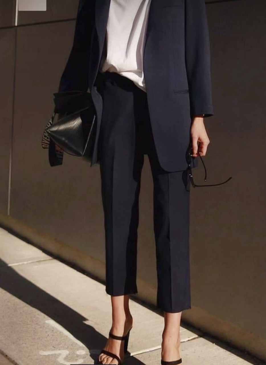 Стиліст назвала 5 речей, які потрібно викинути з гардероба